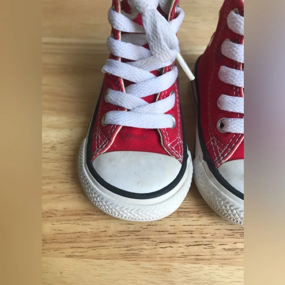 Converse All-Star Chuck Taylor High-Tops Red Size: US Toddler 4.0 EUR 20 CM 11.5